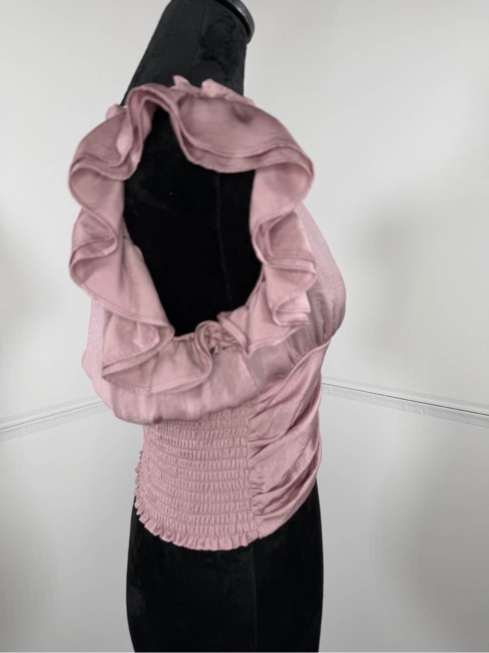 NWT DO+BE Mauve Satin Ruched Smocked Flutter Sleeve Crop Top Size Small - Picture 3 of 9